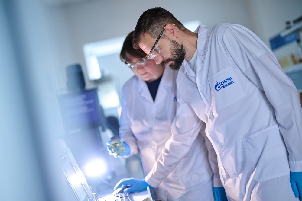 Специалист «Газпромнефть-СМ» выпустил учебное пособие об индустриальных маслах