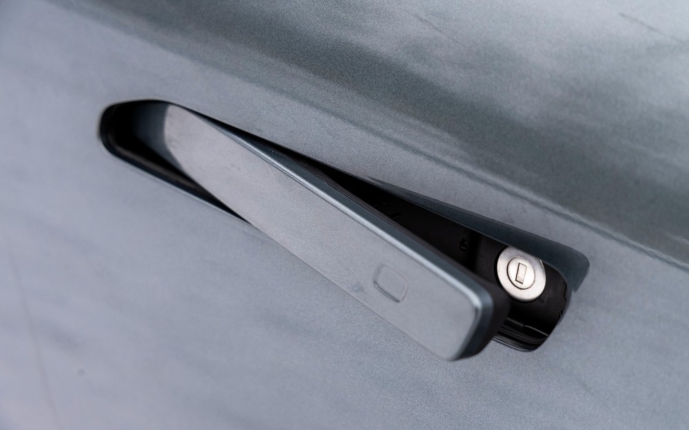 Выдвижные дверные ручки в авто запретят: подробности