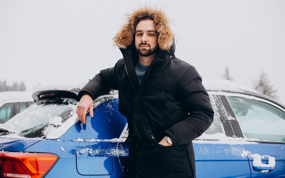 Нужно ли укрывать машину чехлом зимой: ответ эксперта