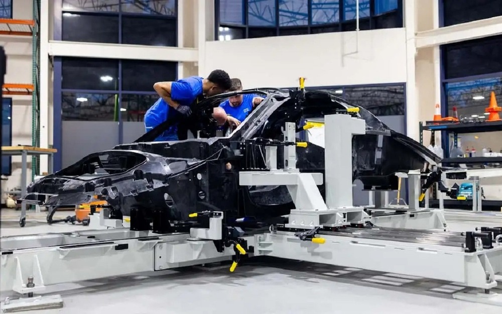 Электромобиль с солнечными батареями Aptera