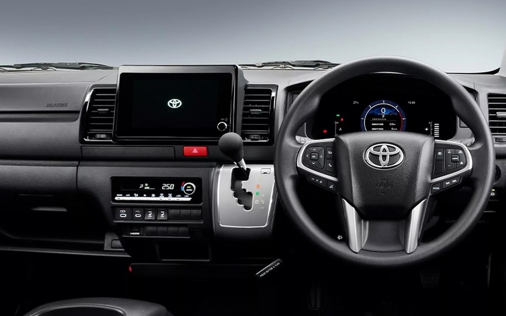 Интерьер Toyota HiAce 2026