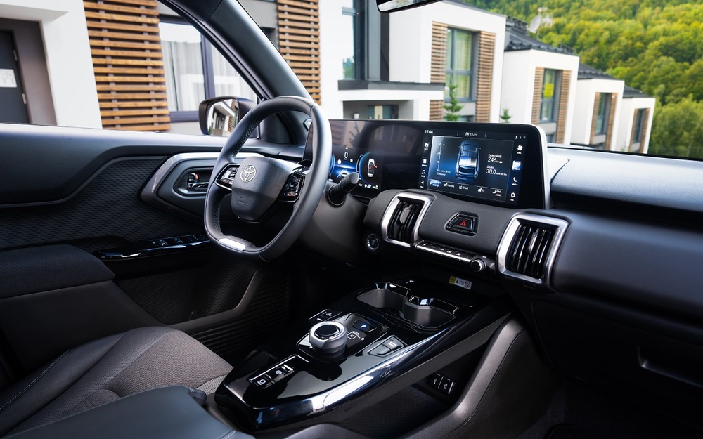 Интерьер Toyota Urban Cruiser Hyryder