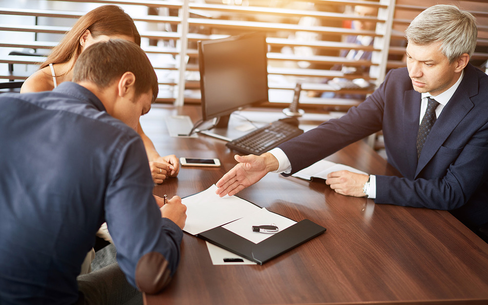 Россияне начали скупать машины перед новым ростом утильсбора