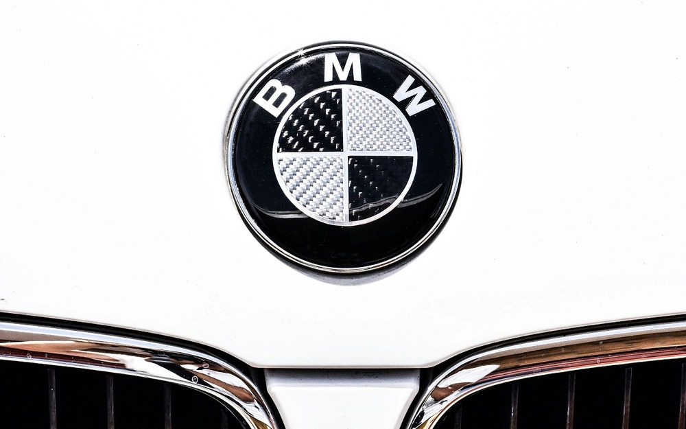 Салон массовых моделей BMW будет отделан совершенно нетипичным материалом