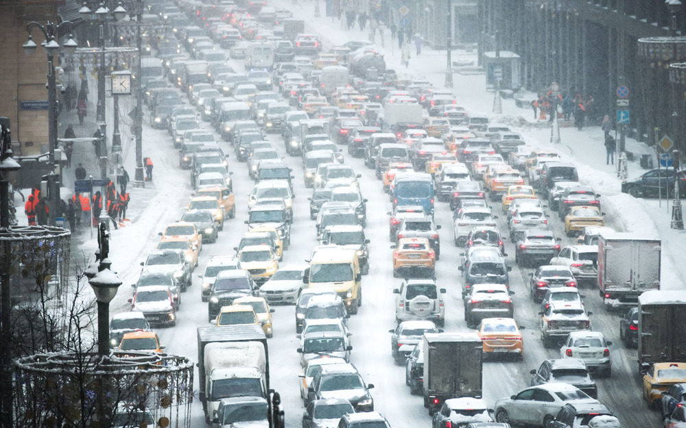 Госавтоинспекция рассказала о правилах безопасности при поездках в снегопад и гололед