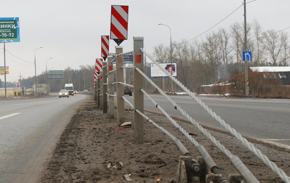 На всех 4-полосных трассах будут разделители. Кроме двух