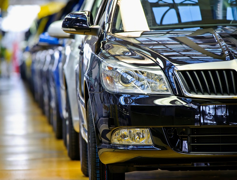 Продажи легковых автомобилей в России растут