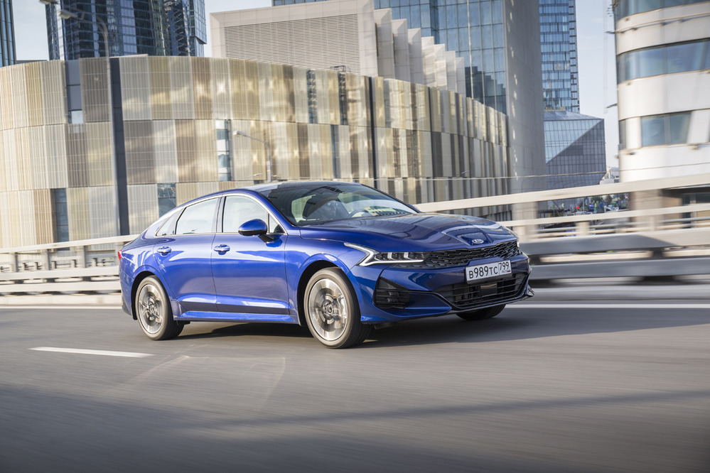 Новый седан Kia K5: цены и комплектации