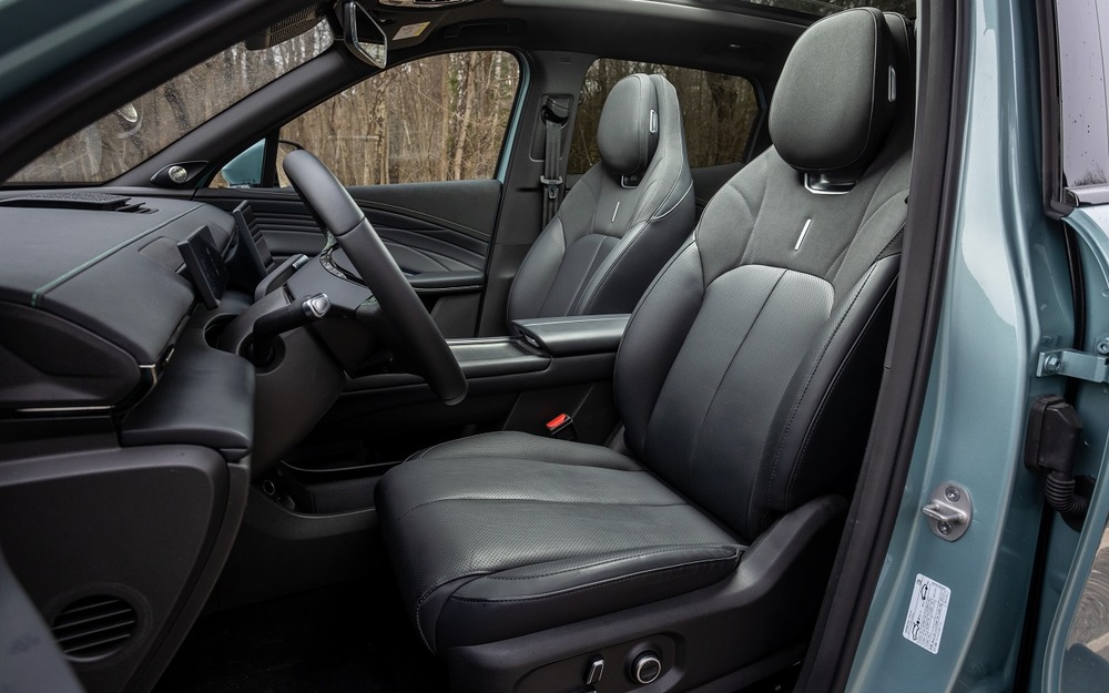 Интерьер Omoda C7