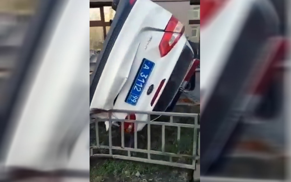 Сотрудник ДПС спас кошку, но перевернул свой автомобиль