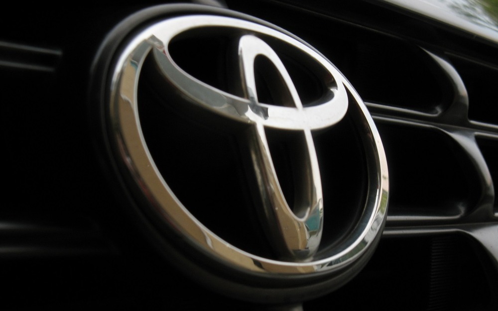 Toyota отзовет тысячи машин популярных моделей: в чем причина?