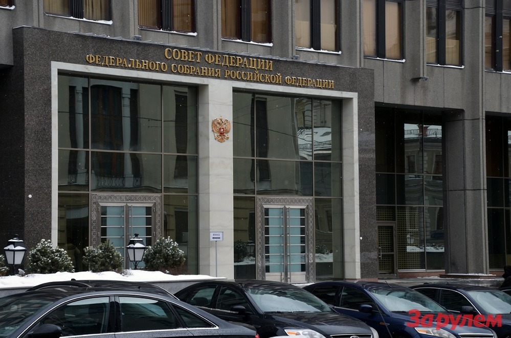 Совфед не собирается экономить на служебных авто