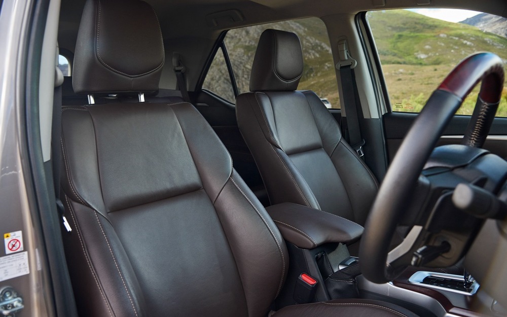 Интерьер Toyota Fortuner