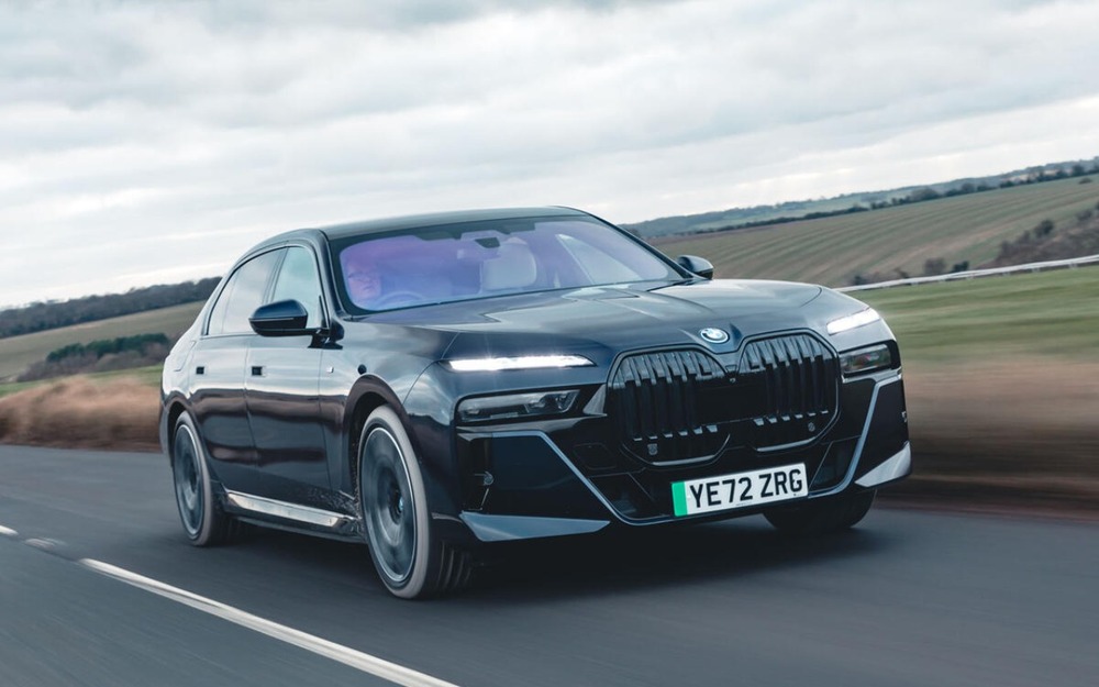 BMW i7