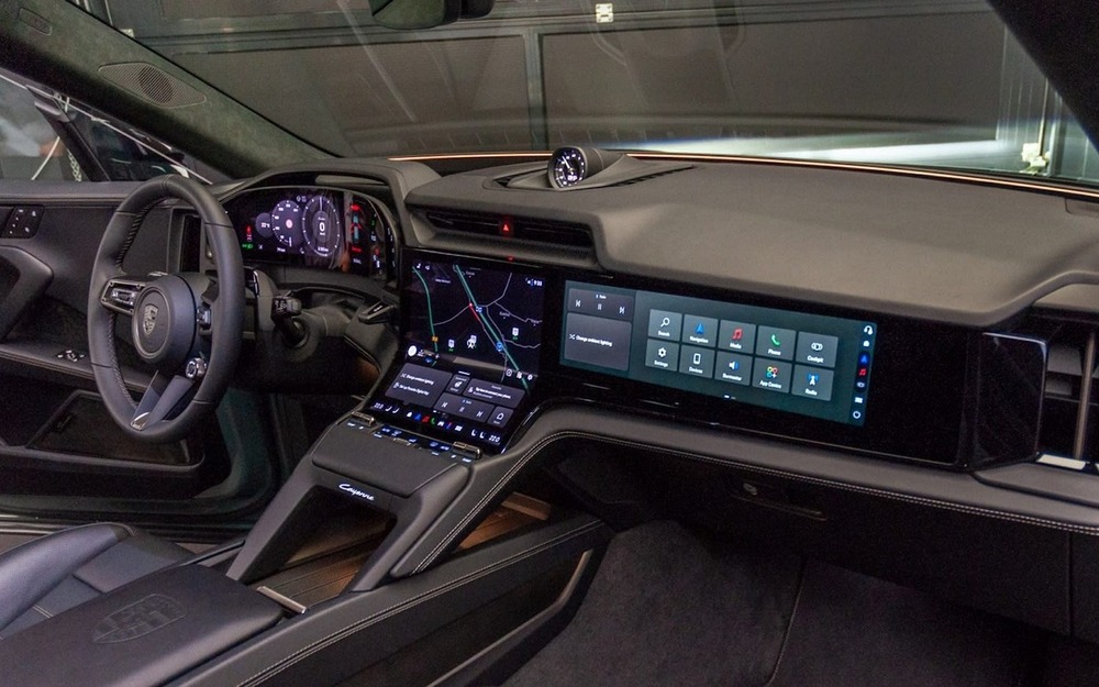 Интерьер Porsche Cayenne Electric