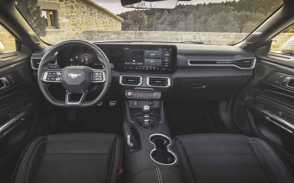 Интерьер Ford Mustang