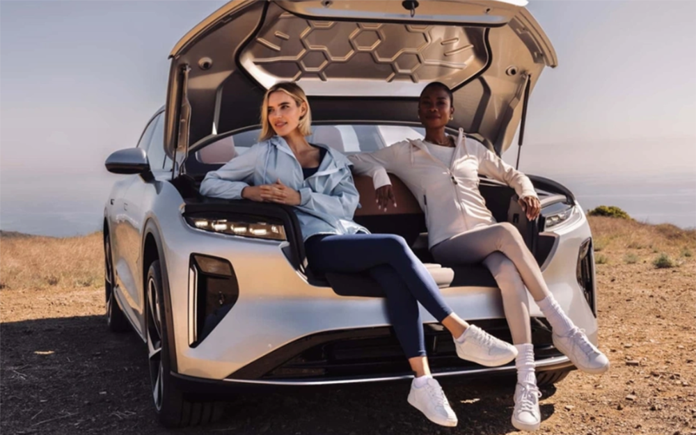 Седан Xiaomi и новая Camry дебютировали на престижных автосалонах в США и Китае