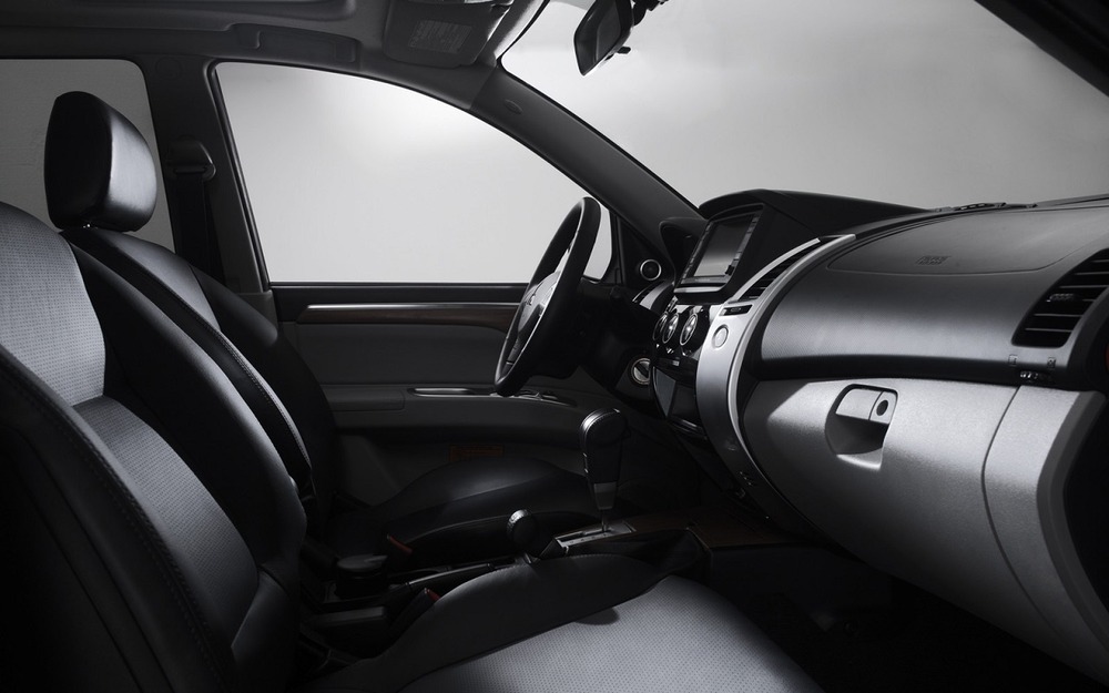 Интерьер Mitsubishi Pajero Sport