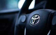 Toyota продолжает зарабатывать миллиарды в России, несмотря на уход: в чем секрет?