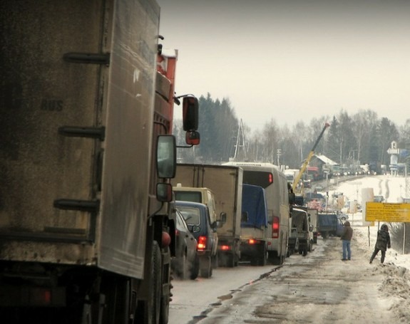 Виновные в транспортном коллапсе на М-10 оштрафованы на 15 и 20 тыс. рублей