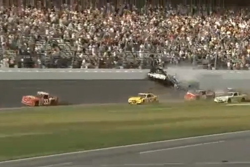 Авария на гонках NASCAR в США - видео