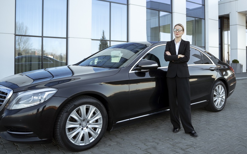 Названы самые популярные люксовые машины в РФ