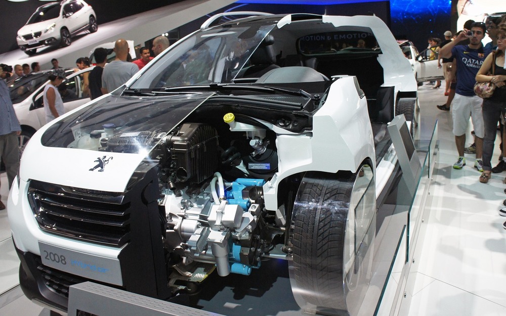 Названы причины высокой смертности водителей гибридов