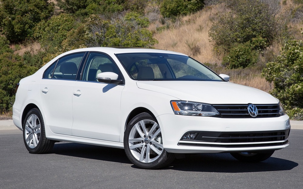 Рестайлинг Volkswagen Jetta шестого поколения. Средняя цена машин в возрасте 8-10 лет - 1,38 млн рублей. Средний пробег - 150 тысяч км.