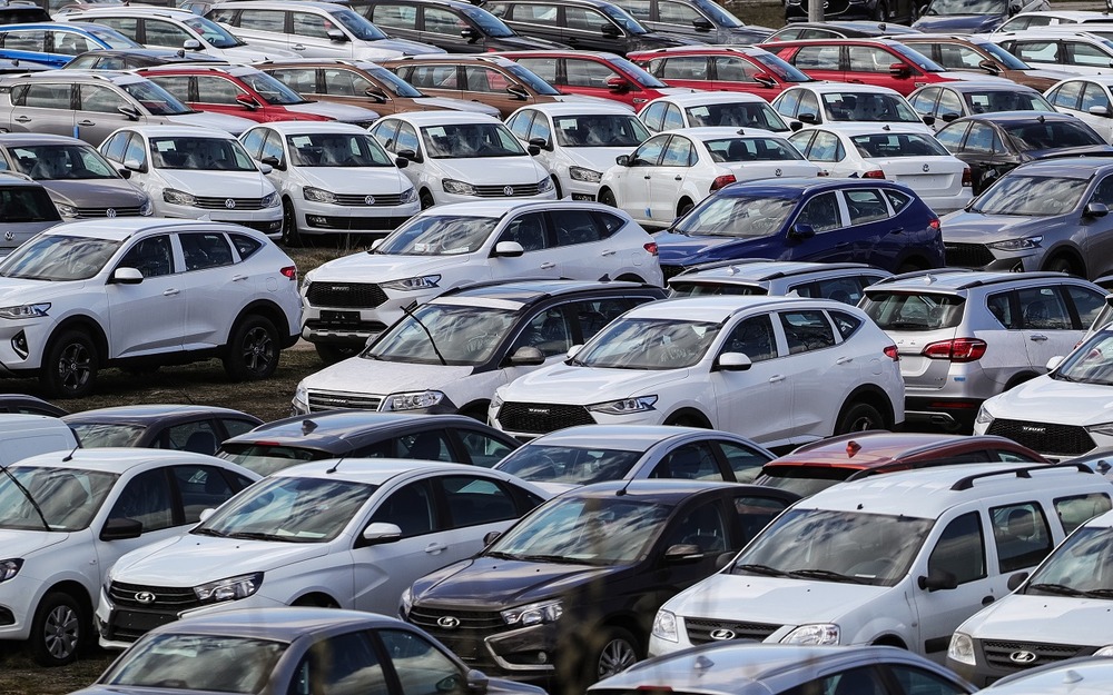 Россияне почти перестали покупать автомобили