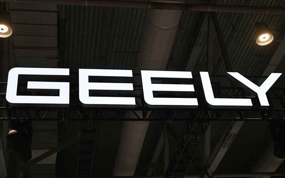 Geely обновила цены на большинство своих моделей в России