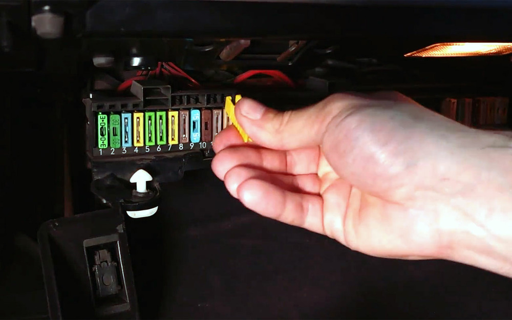 Начала разряжаться АКБ? Причины и их устранение