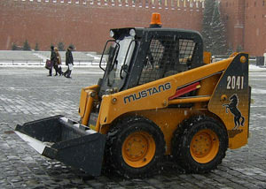 Московские улицы обрабатывают реагентами вопреки Собянину