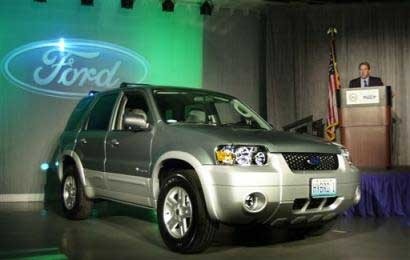 Ford запускает в серию гибрид Escape