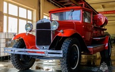 Смотрите, пожарный автомобиль времен ВОВ - теперь как новый!