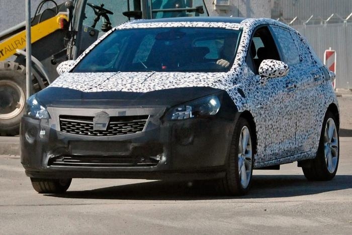 Новый Opel Astra запечатлели со всех сторон
