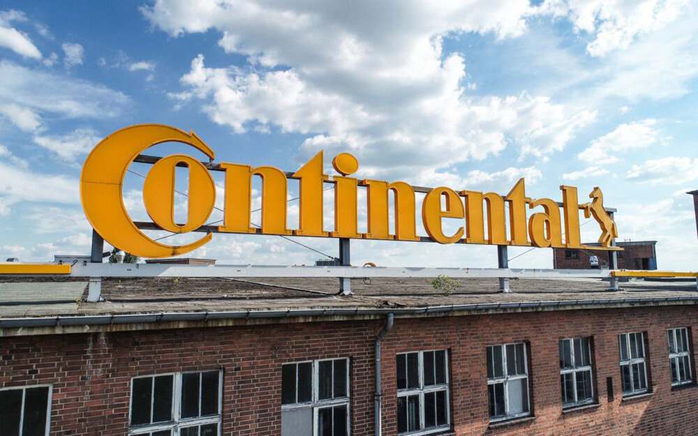 Глава Continental обвиняет политиков: они все рушат!