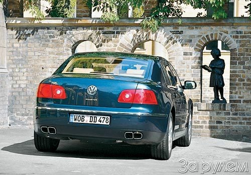 Пьяный на VW Phaeton въехал в полицейский участок