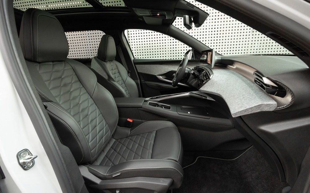 Интерьер Peugeot 5008