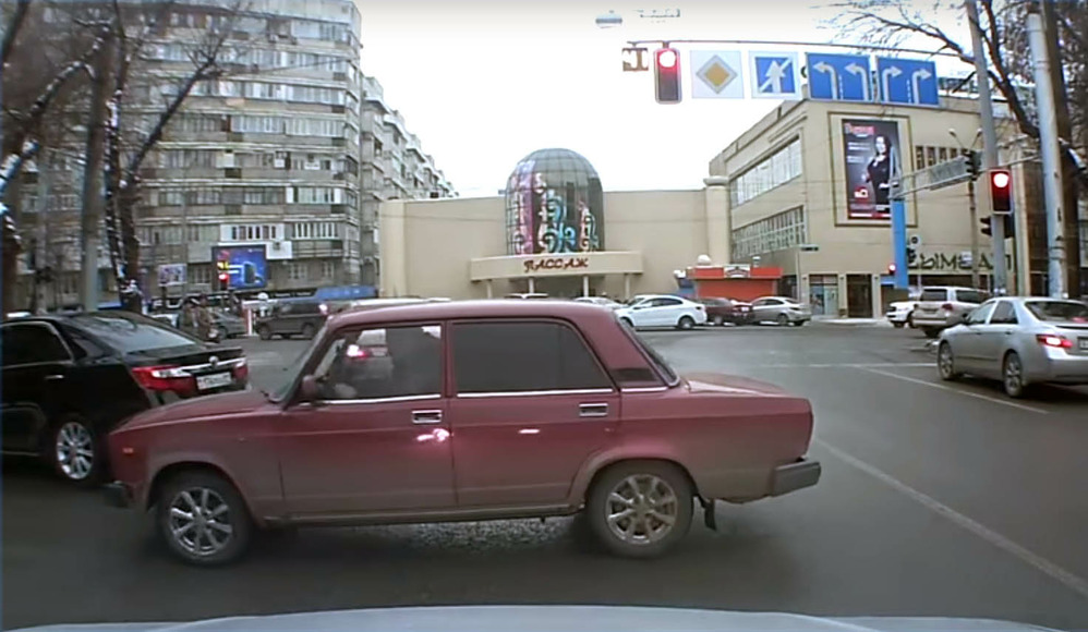 Автовладелец отомстил хамоватому полицейскому через Youtube